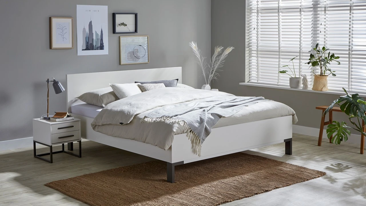 Bed Ragnar Met Hoofbord Hout 1 Bed Ragnar Met Hoofbord Hout