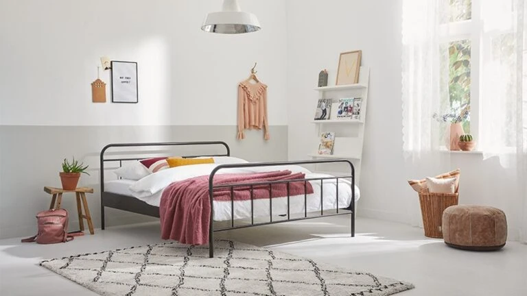 Karlsson Winkel -Karlsson Winkel Bed Alex zwart 768x432 1